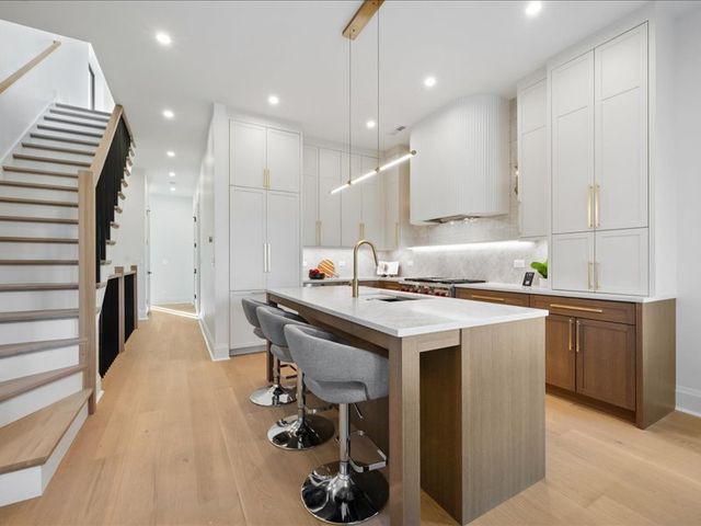1433 W Cortez Street 3, Chicago, IL 60622