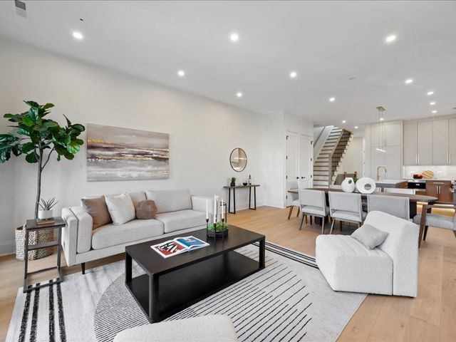 1433 W Cortez Street 3, Chicago, IL 60622