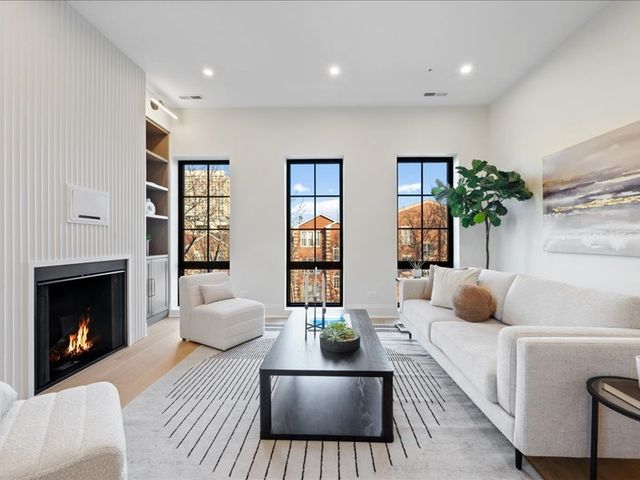 1433 W Cortez Street 3, Chicago, IL 60622