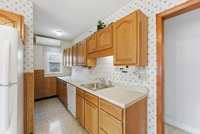 60 Barrison Street, Springfield, MA 01109