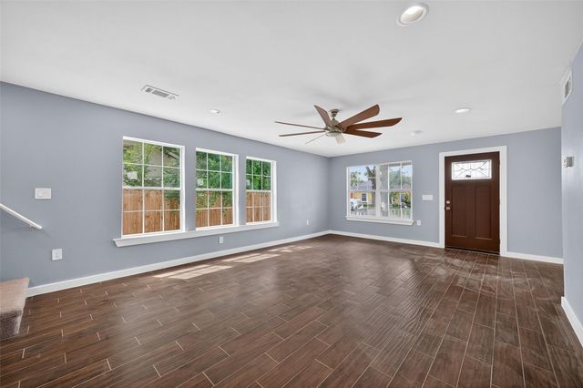 1933 Santa Rosa Street, Houston, TX 77023