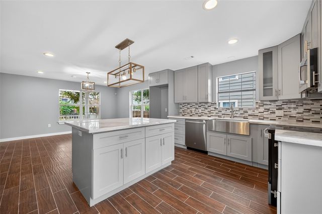 1933 Santa Rosa Street, Houston, TX 77023