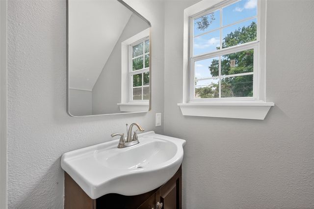 1933 Santa Rosa Street, Houston, TX 77023