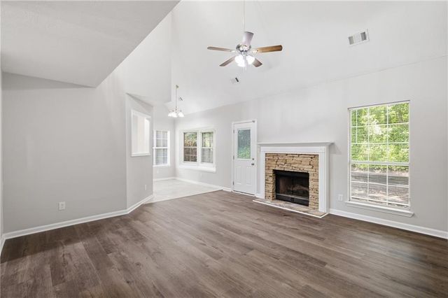 5482 Riverside Dr, Sugar Hill, GA 30518