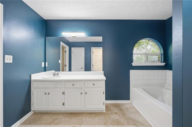 5482 Riverside Dr, Sugar Hill, GA 30518