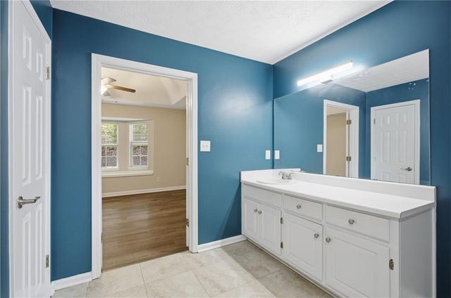 5482 Riverside Dr, Sugar Hill, GA 30518