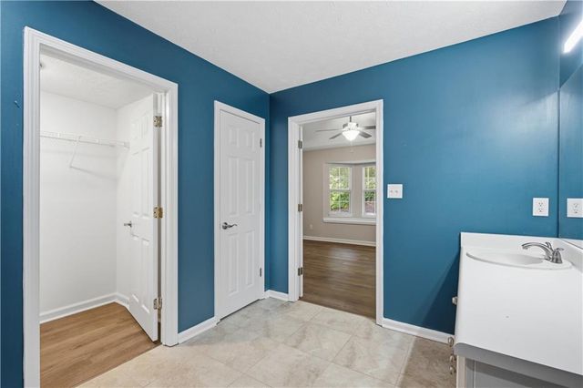 5482 Riverside Dr, Sugar Hill, GA 30518