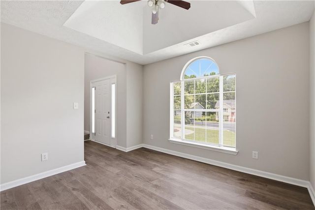 5482 Riverside Dr, Sugar Hill, GA 30518