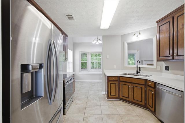 5482 Riverside Dr, Sugar Hill, GA 30518
