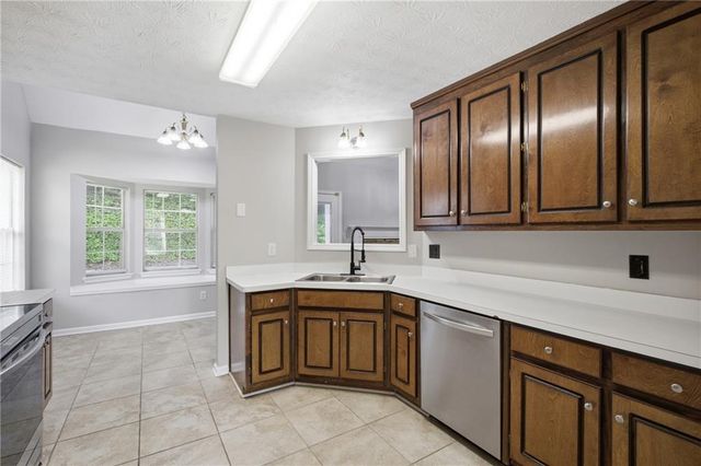 5482 Riverside Dr, Sugar Hill, GA 30518