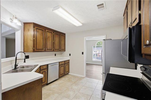 5482 Riverside Dr, Sugar Hill, GA 30518