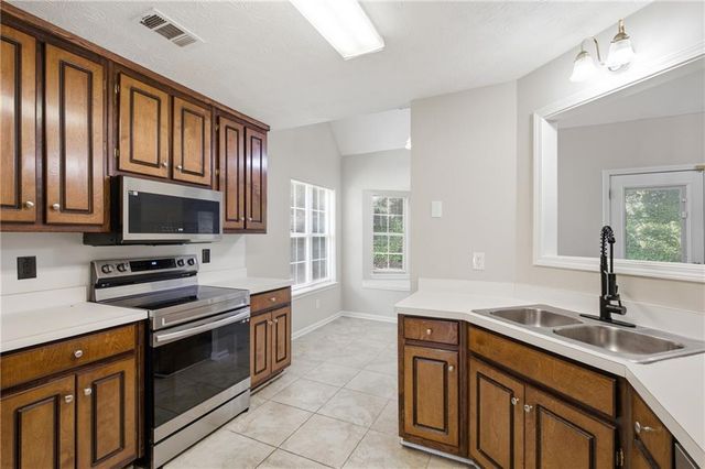 5482 Riverside Dr, Sugar Hill, GA 30518