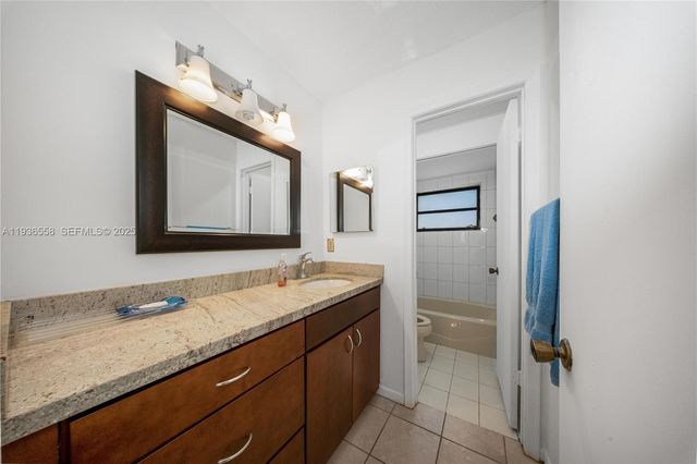 14065 SW 48th Ter, Miami, FL 33175