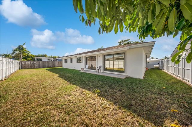 14065 SW 48th Ter, Miami, FL 33175