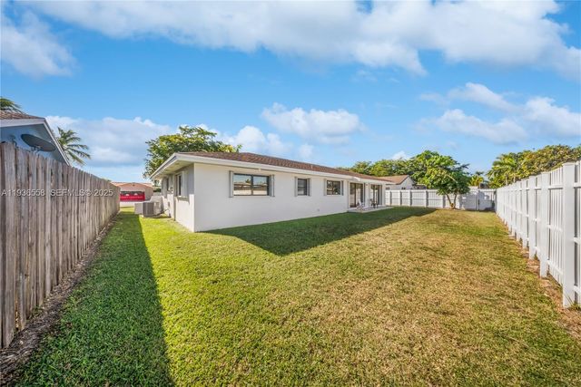 14065 SW 48th Ter, Miami, FL 33175