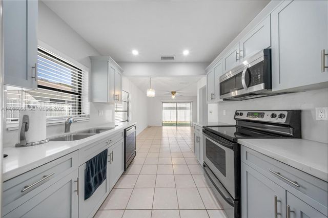 14065 SW 48th Ter, Miami, FL 33175