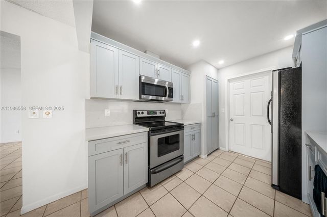 14065 SW 48th Ter, Miami, FL 33175