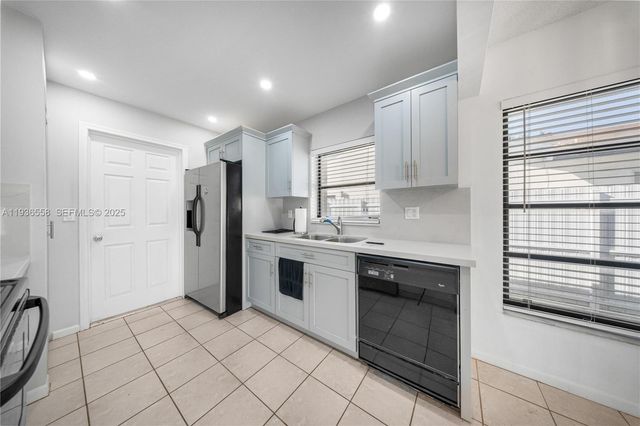 14065 SW 48th Ter, Miami, FL 33175