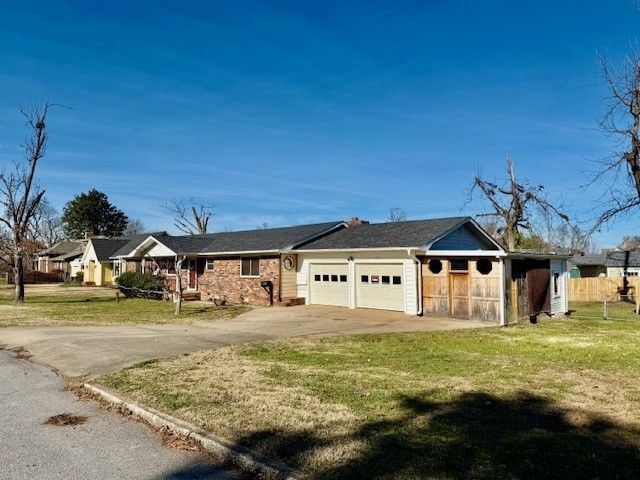 515 W Pine Street, Rogers, AR 72756