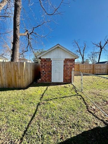 515 W Pine Street, Rogers, AR 72756