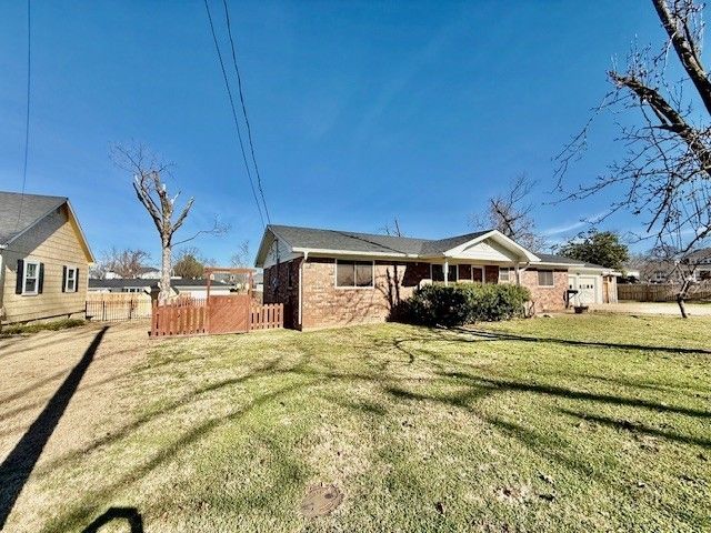 515 W Pine Street, Rogers, AR 72756