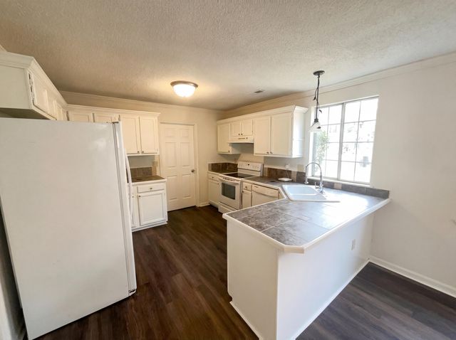 104 Nottingham Court, Summerville, SC 29485