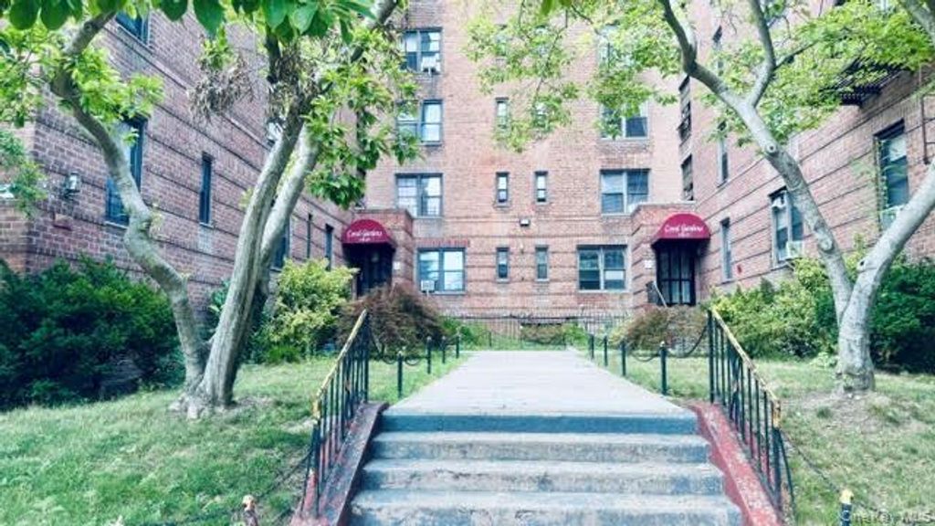 144-11 Sanford Avenue 5I, Flushing, NY 11355