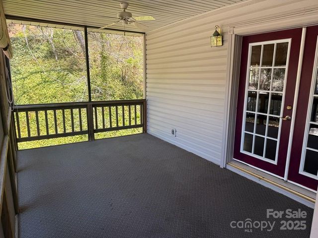 605 Lakeshore Drive, Franklin, NC 28734