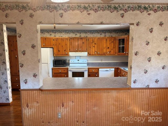 605 Lakeshore Drive, Franklin, NC 28734
