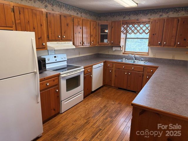 605 Lakeshore Drive, Franklin, NC 28734