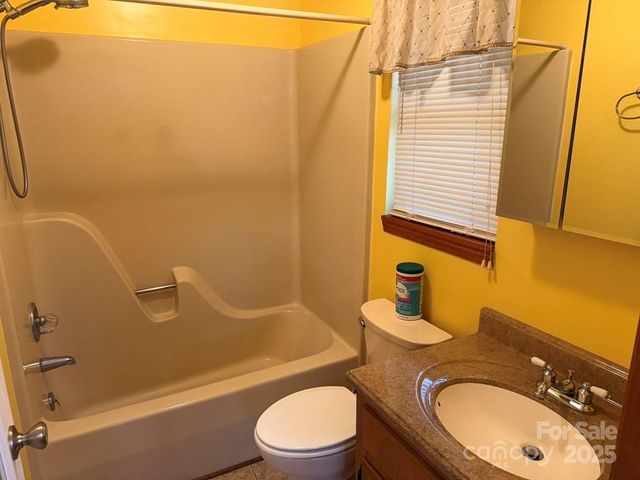 605 Lakeshore Drive, Franklin, NC 28734
