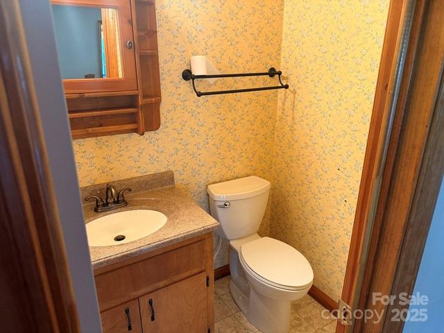 605 Lakeshore Drive, Franklin, NC 28734