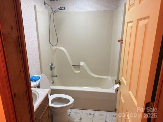 605 Lakeshore Drive, Franklin, NC 28734