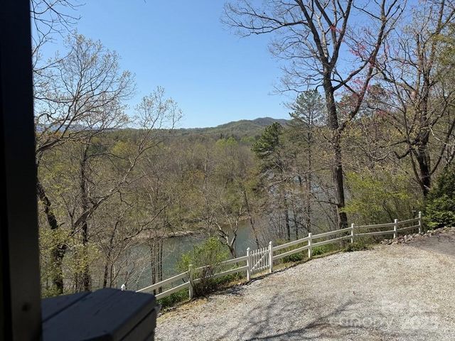605 Lakeshore Drive, Franklin, NC 28734