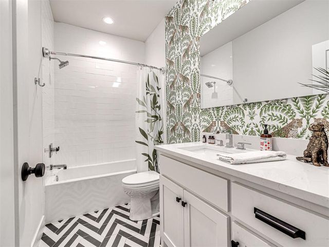 40 Ramble Along Road, Carlton Landing, OK 74432