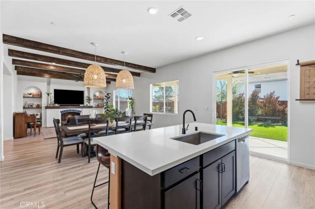 588 Overstone Avenue, Madera, CA 93636