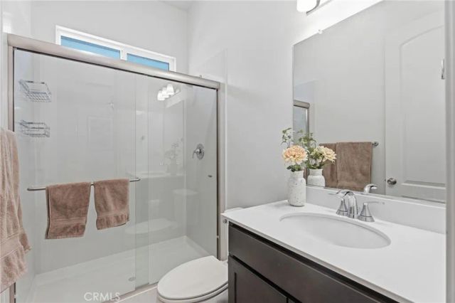 588 Overstone Avenue, Madera, CA 93636