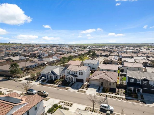 588 Overstone Avenue, Madera, CA 93636
