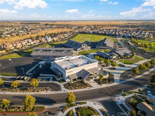 588 Overstone Avenue, Madera, CA 93636