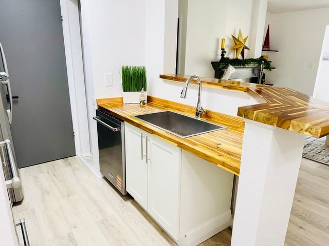 216 AFTON SQUARE 202, Altamonte Springs, FL 32714