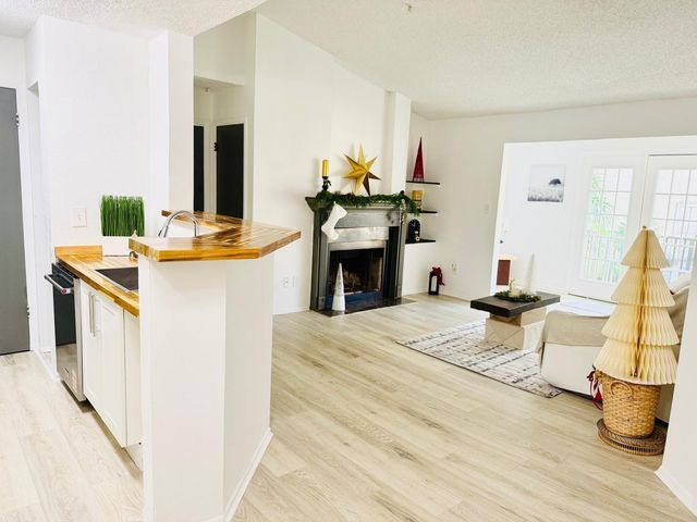 216 AFTON SQUARE 202, Altamonte Springs, FL 32714