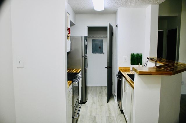 216 AFTON SQUARE 202, Altamonte Springs, FL 32714