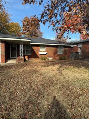6037 NW 55th Street, Warr Acres, OK 73122