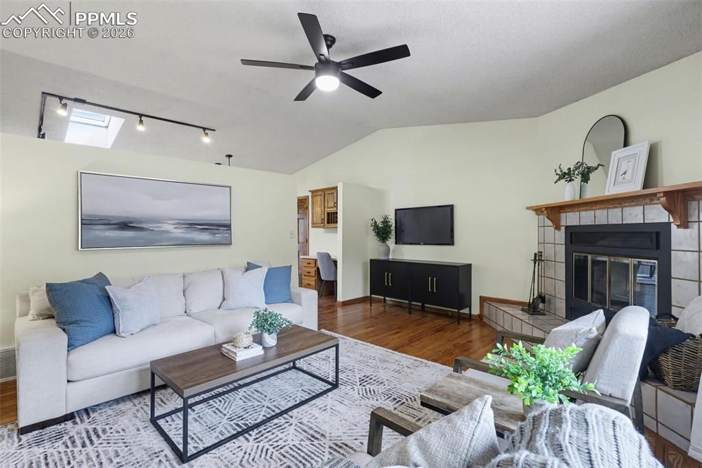 Image 7 of property listing at 1060 Pleasant View Lane, Colorado Springs, CO 80921