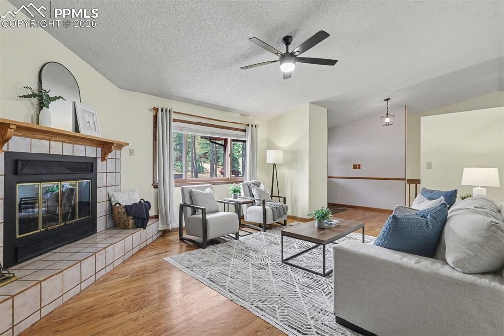 Image 8 of property listing at 1060 Pleasant View Lane, Colorado Springs, CO 80921