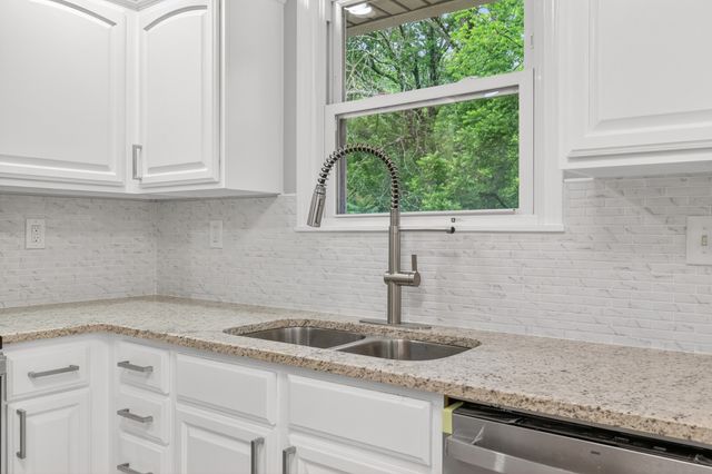 4079 Fairmeade Dr, Nashville, TN 37218