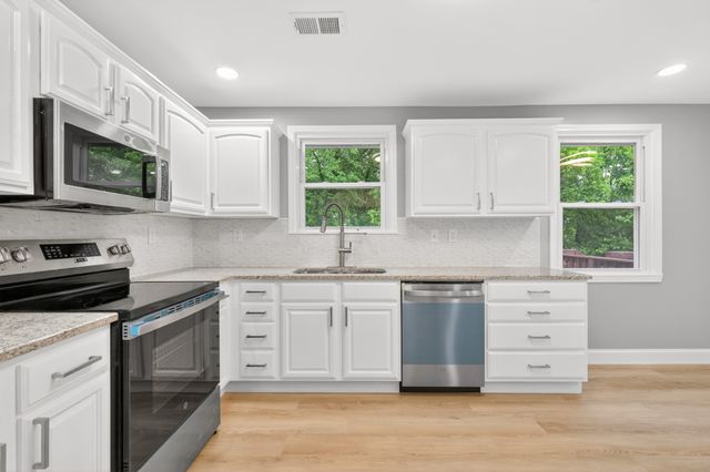 4079 Fairmeade Dr, Nashville, TN 37218