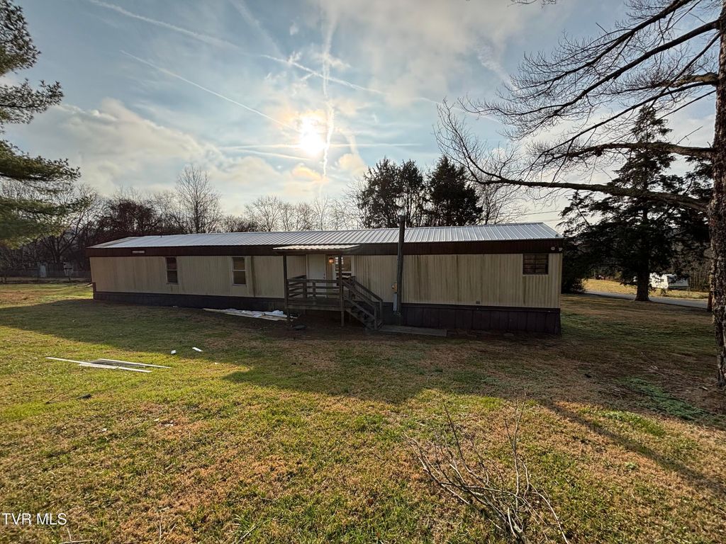 140 Midway Circle, Midway, TN 37809