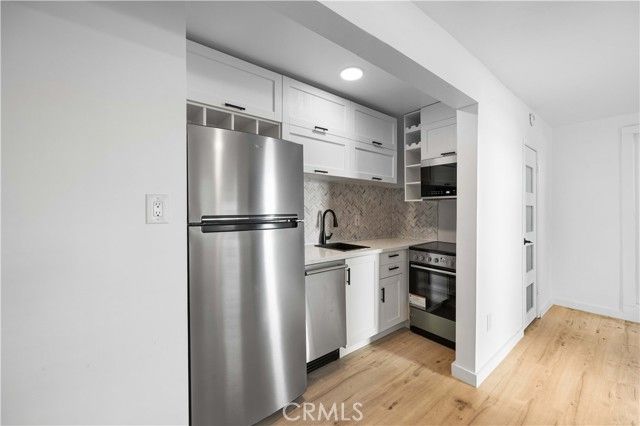 1303 N Beverly Glen Boulevard, Los Angeles, CA 90077