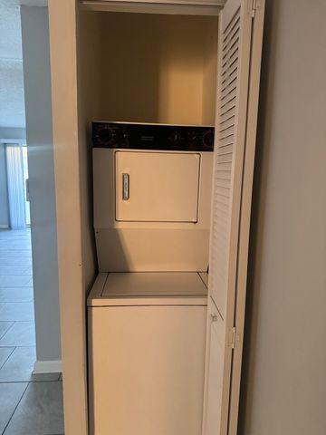 225 Gregory Street 2, Aurora, IL 60504